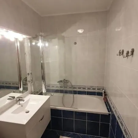 Ugodan Stan U Baskoj Vodi, Blizina Mora I Centra+p Apartamento